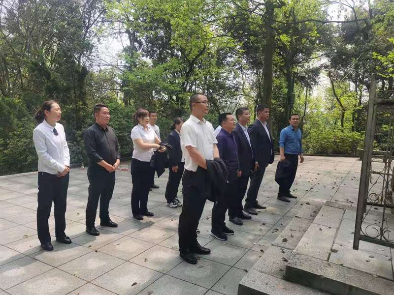 清明祭英烈，大祥区赴岳麓山祭奠蔡锷将军_邵阳头条网