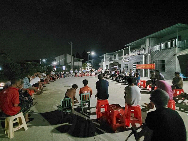 陈小飞到盘比村召开脱贫攻坚院落会_邵阳头条网