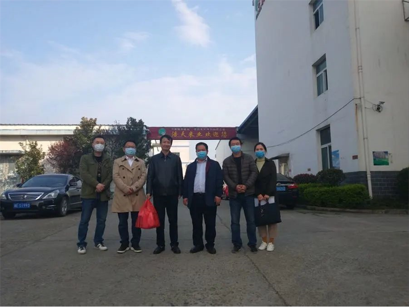 市委统战部副部长邓政走访调研我区民营企业(图1)