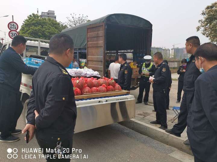 大祥城管联合交警开展机动车占道经营整治行动(图2)