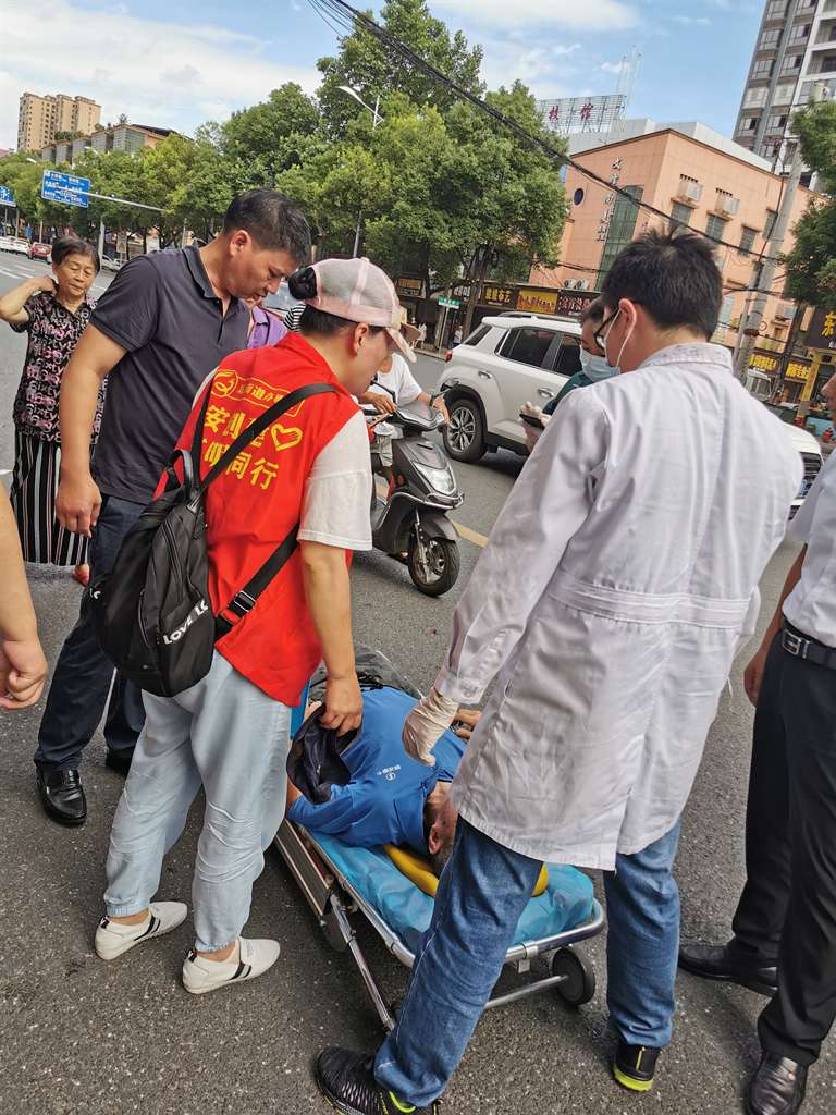 点赞大祥区志愿者合力救人，用行动传递正能量(图4)