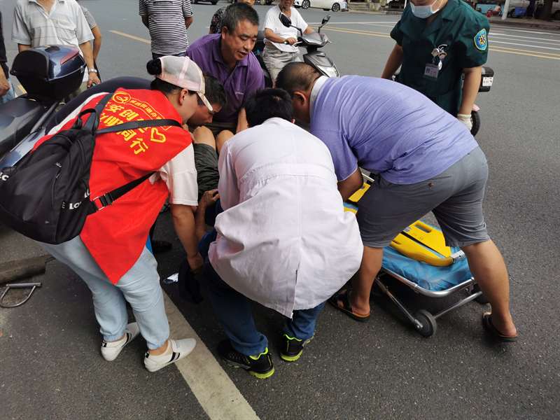 点赞大祥区志愿者合力救人，用行动传递正能量(图2)