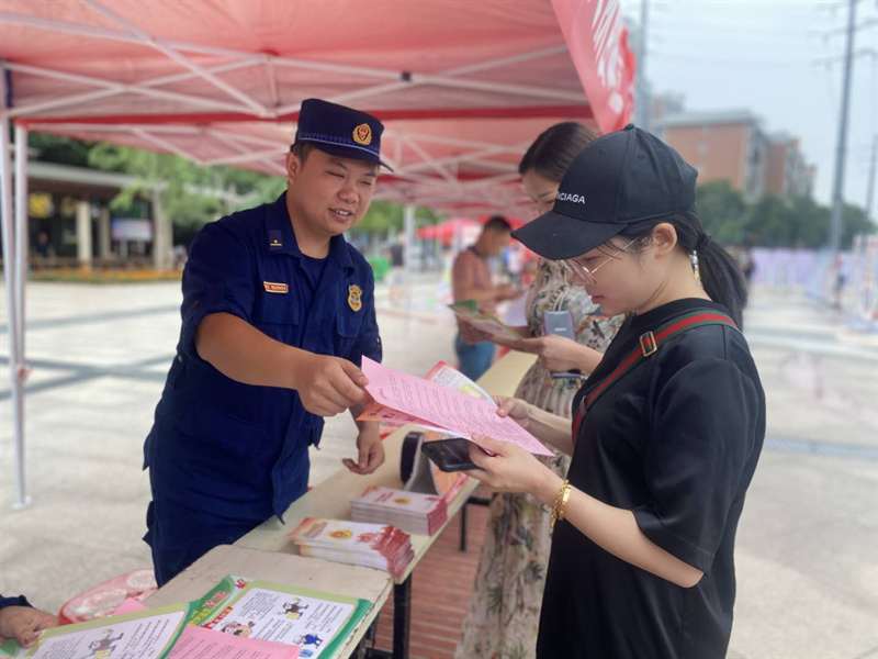 大祥区开展“安全生产月”集中宣传咨询日暨安全生产宣传“五进”活动(图7)