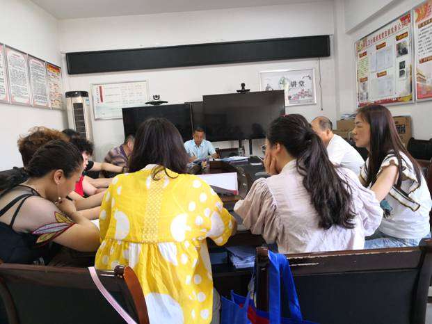 大祥区卫健局组织干部职工作风纪律自查自纠(图2)