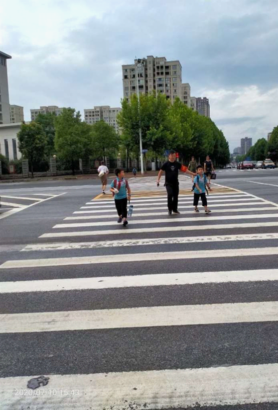 助力创建文明城市 区征收办在行动(图2)