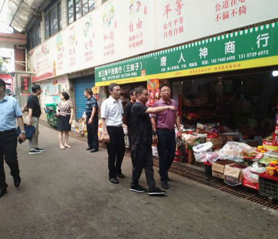 省市场监管局到大祥区督查食品安全大排查大整治工作(图2)