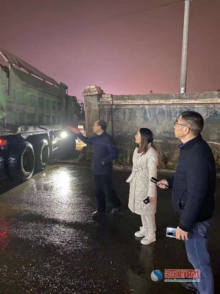 大祥区严查工地渣土车抑扬尘(图2)