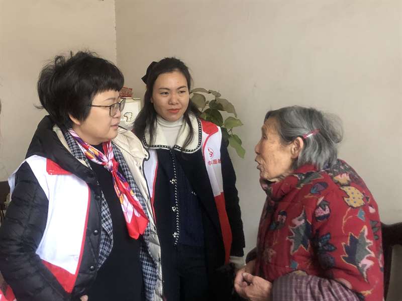 市妇联携市女企业家协会来我区慰问困难妇女群众(图2)