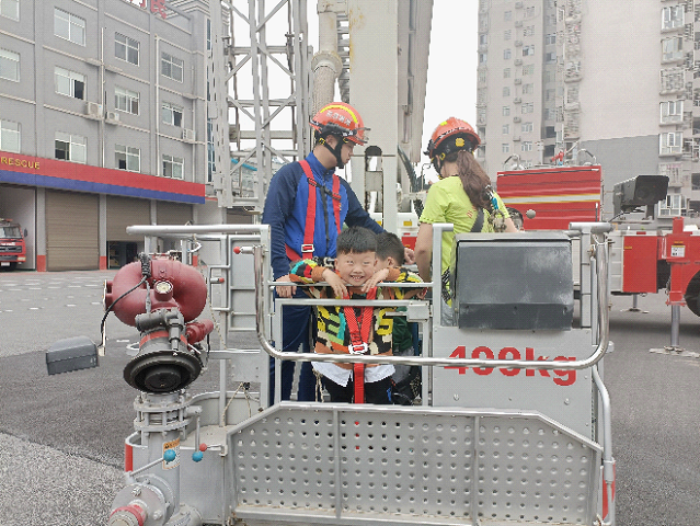幼儿园小朋友走进大祥区应急消防科普基地参观学习(图4)