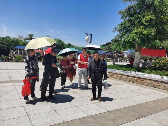 大祥区开展“文明旅游  绿色出行”宣传活动(图2)