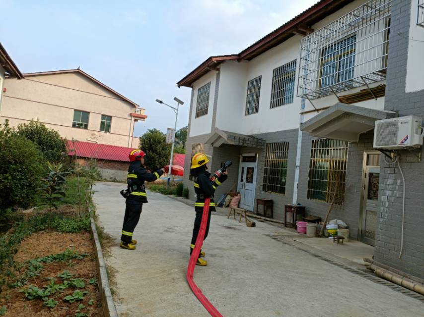 区消防救援大队：深入辖区易地扶贫安置点开展消防宣传及演练(图2)