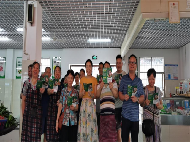 大祥区开展农贸市场经营户文明用语培训工作(图1)