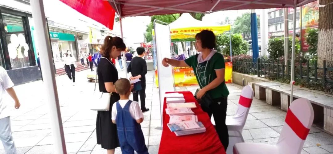 大祥区市场监督管理局开展2022药品科技周宣传活动(图2)