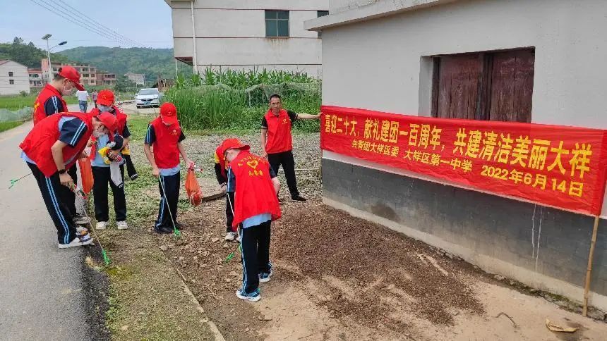 团区委开展“‘正气润童心 廉风倡文明’ 扣好人生第一粒‘风纪扣’”主题活动(图2)