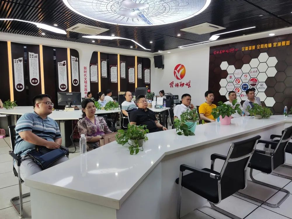 向兵带队赴湘西州花垣县学习考察数字乡村建设(图1)
