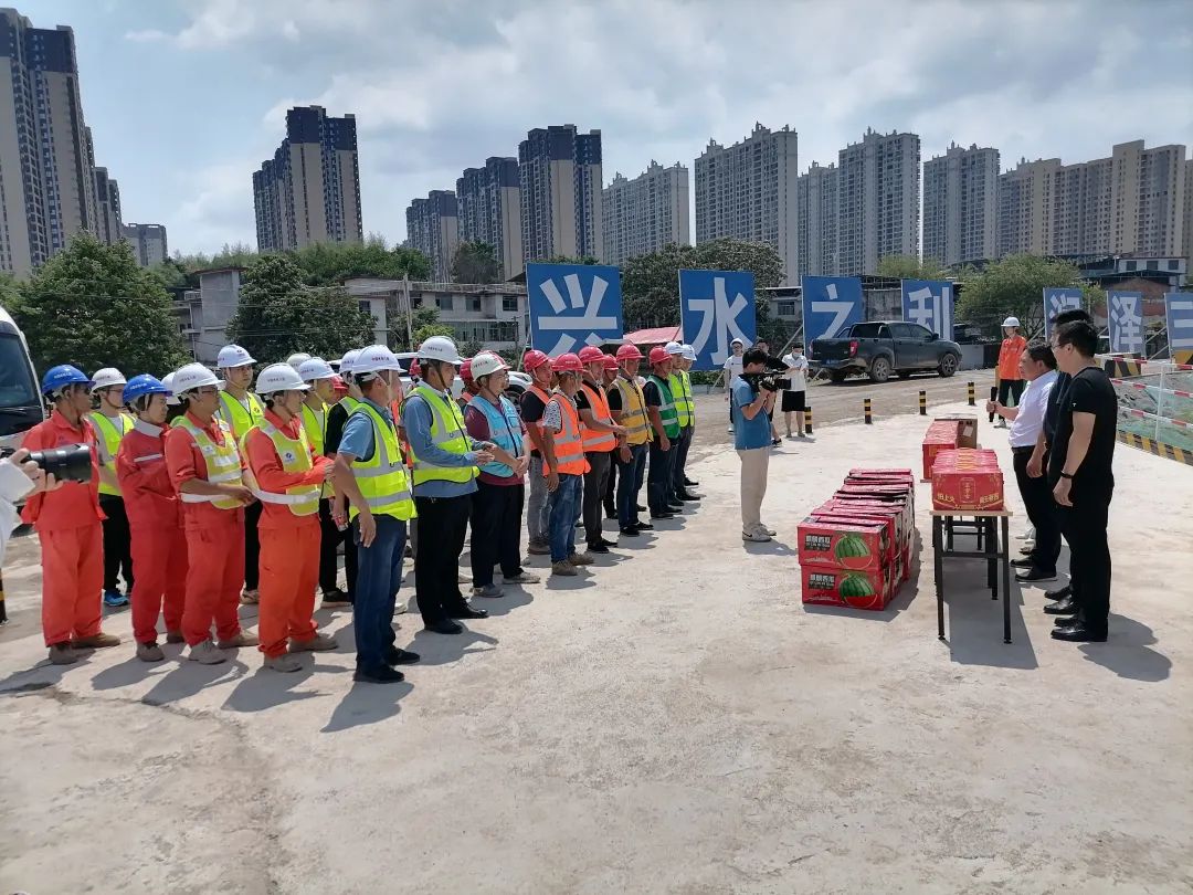 大祥区开展2022年“情系职工 夏送清凉”慰问活动(图3)