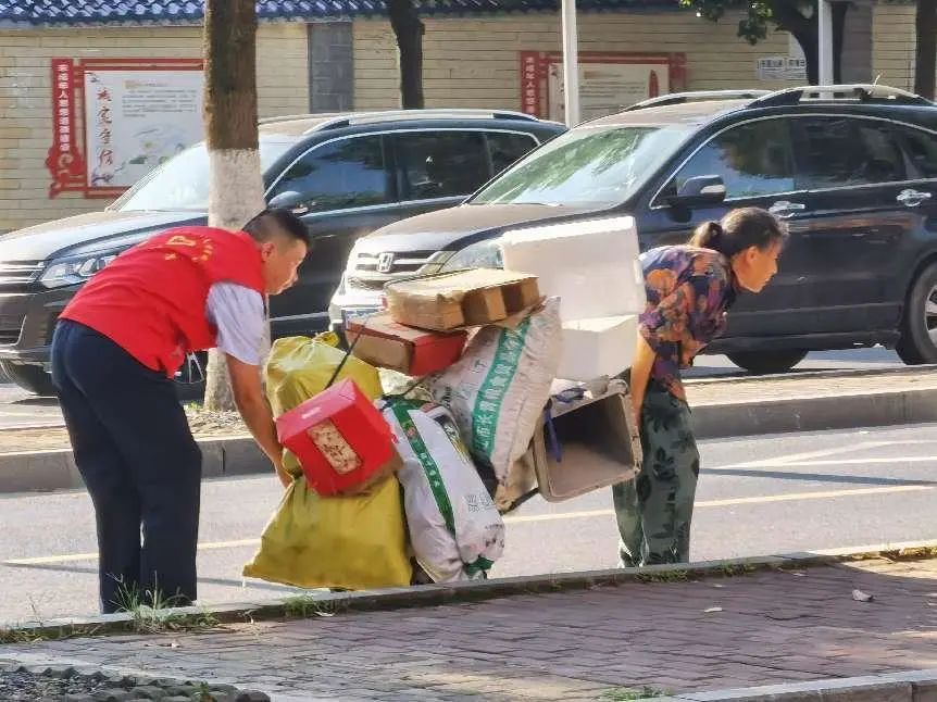 大祥税务：一颗红心战酷暑 助力创文树新风(图2)