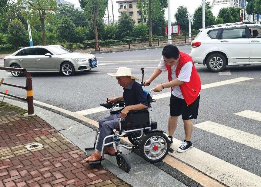 大祥税务：一颗红心战酷暑 助力创文树新风(图3)