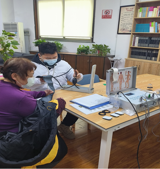 大祥区：义诊活动进大厅 真情服务暖人心(图2)