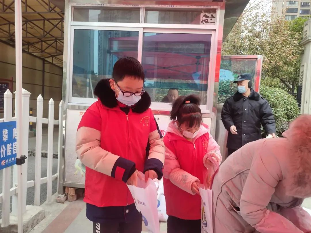 大祥区城管开展卫生环保倡议志愿者服务活动(图4)