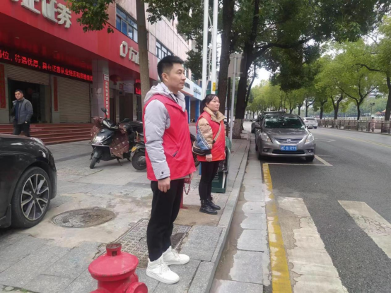 最美“志愿红” 助力文明行——大祥区机关事务服务中心下沉社区开展创建文明城市志愿实践活动(图4)