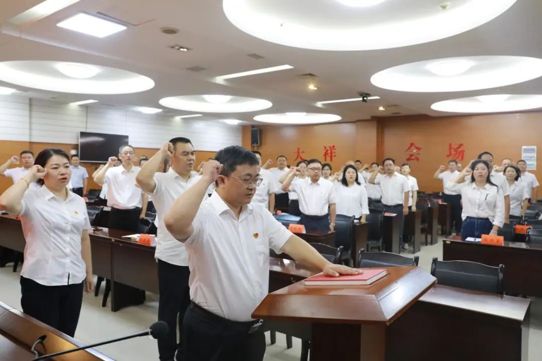 大祥区纪委监委举行监察官宪法宣誓仪式(图2)