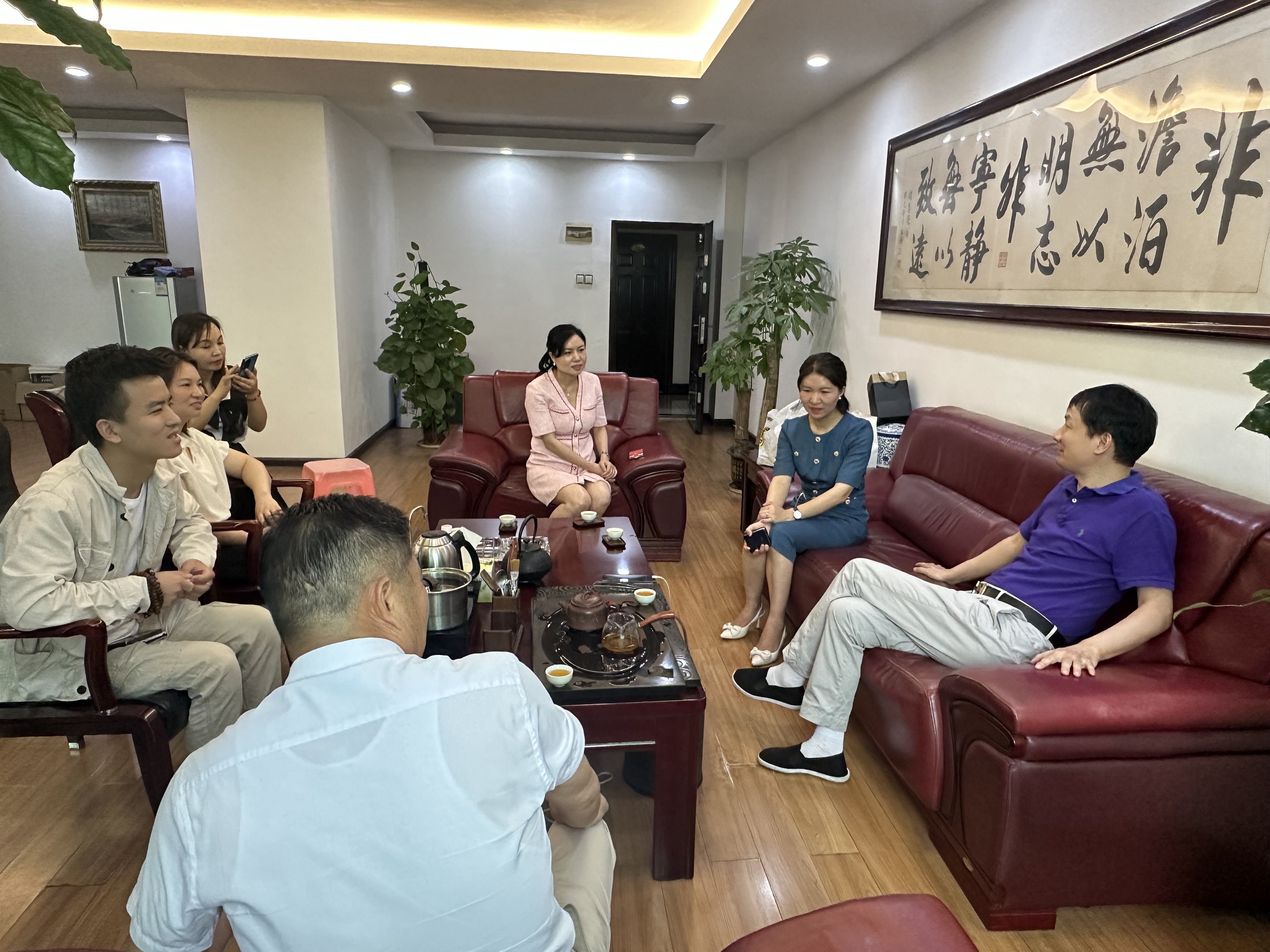 政务公开主题日：走访调研听心声 聚力蓄能促发展——大祥区商务局深入电商协会会员单位走访调研(图2)