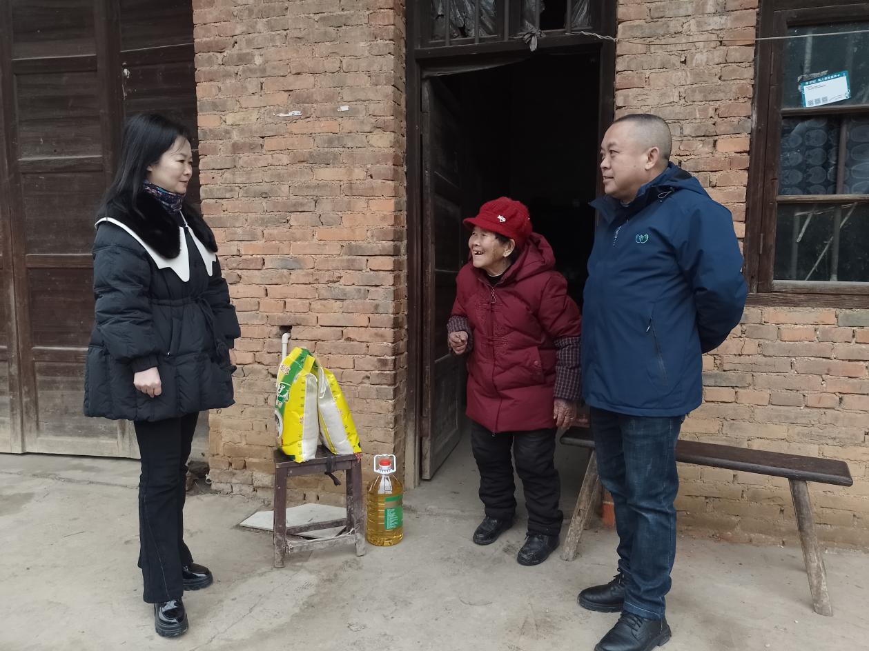 大祥区审计局赴乡村振兴联系点板桥村开展走访慰问活动(图1)