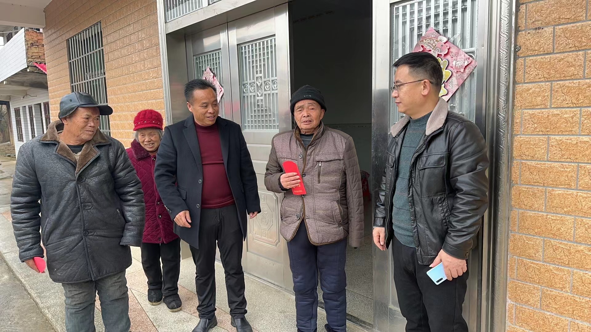 大祥区城建投：新春慰问送温暖 真情关怀暖民心(图2)