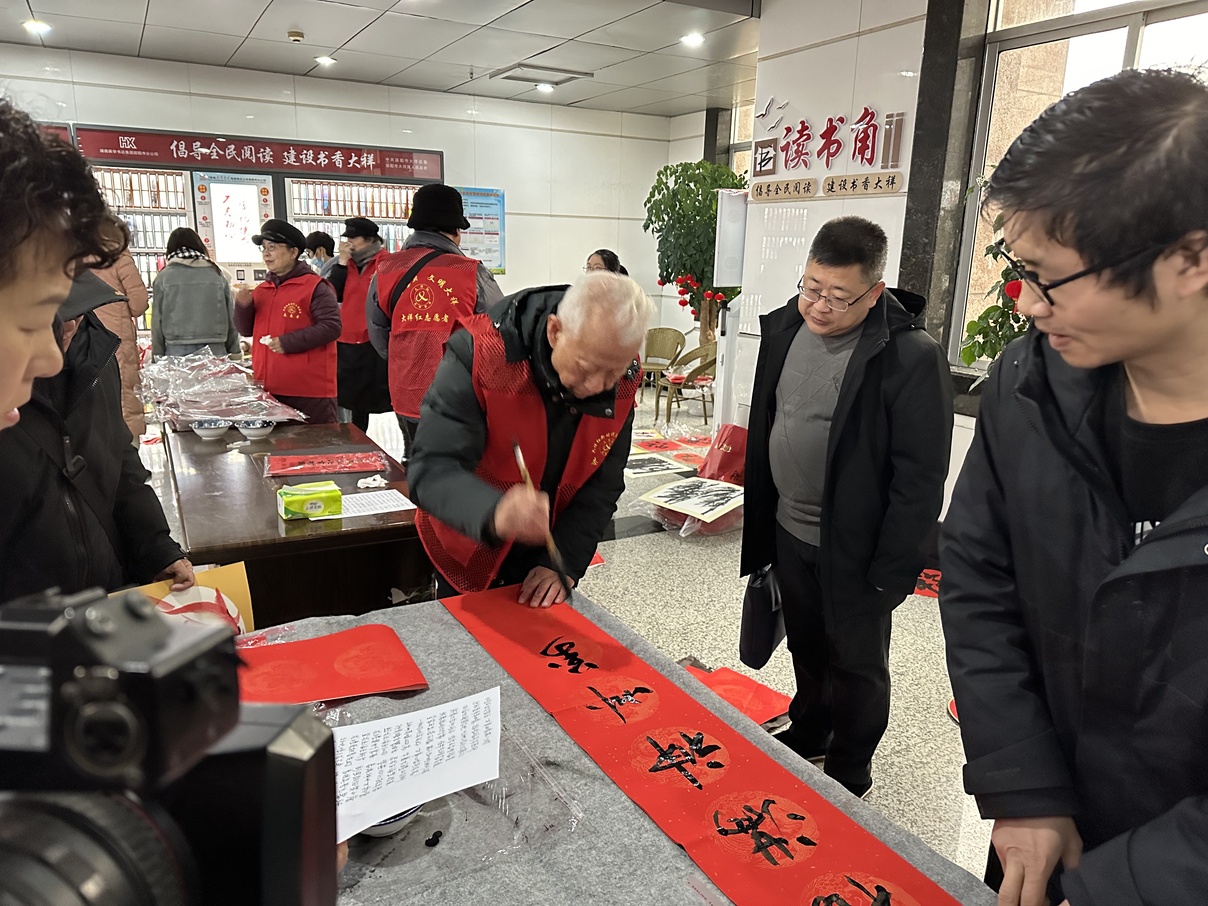 大祥区开展“强基工程”文艺助力基层精神文明建设行动和春联艺术“百千万”光大工程暨“送万福、进万家”书画公益活动(图2)