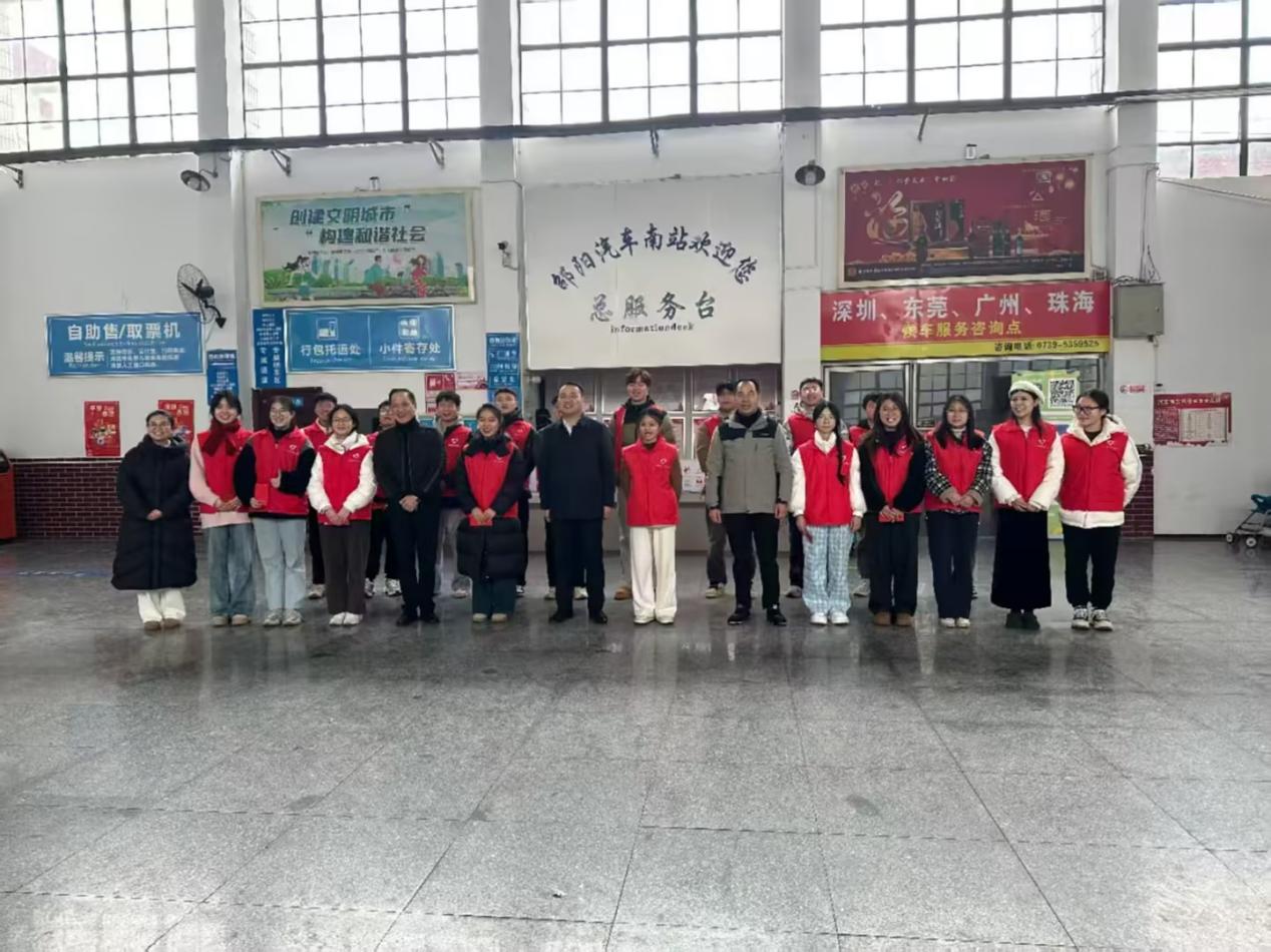 大祥区“情暖大祥红”慰问活动温暖青年志愿者(图1)
