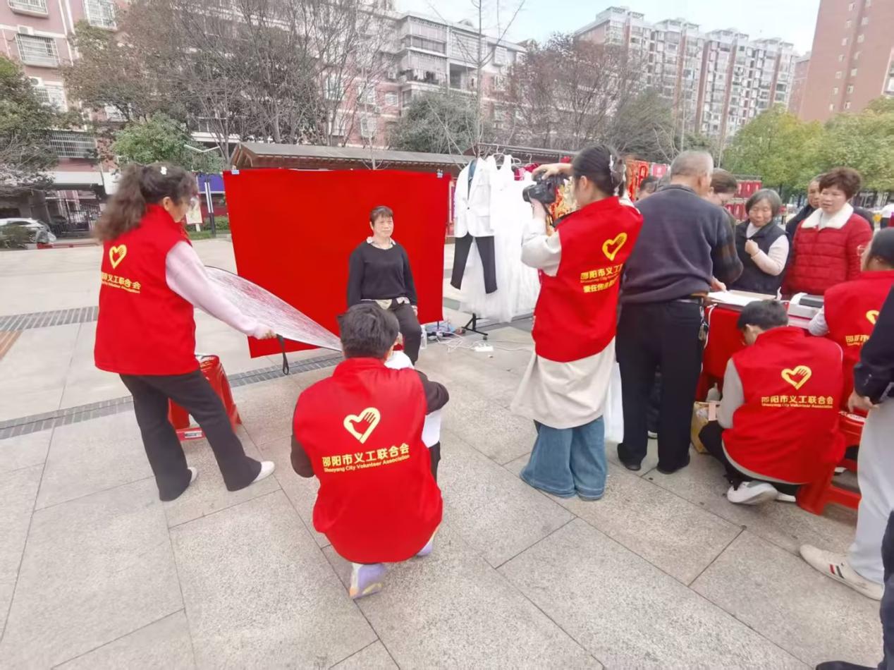大祥区开展"学雷锋 做志愿 服务改革建新功"志愿服务集中宣传活动(图2)