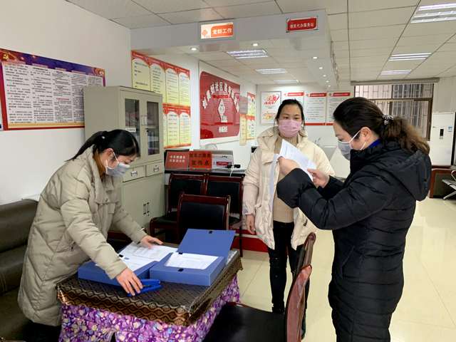 黄艳娥深入部分街道督查疫情防控干部作风建设(图3)