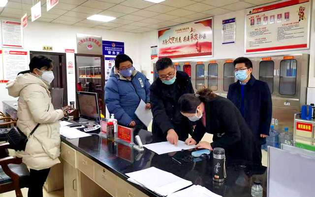 黄艳娥督导检查社区小区防疫工作(图2)