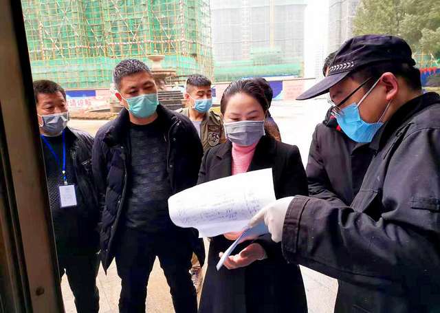 黄艳娥督导检查社区小区防疫工作(图3)