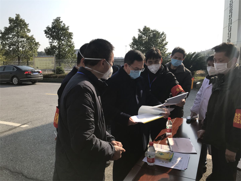 邓涛深入基层和企业督导疫情防控和企业复工复产工作(图2)