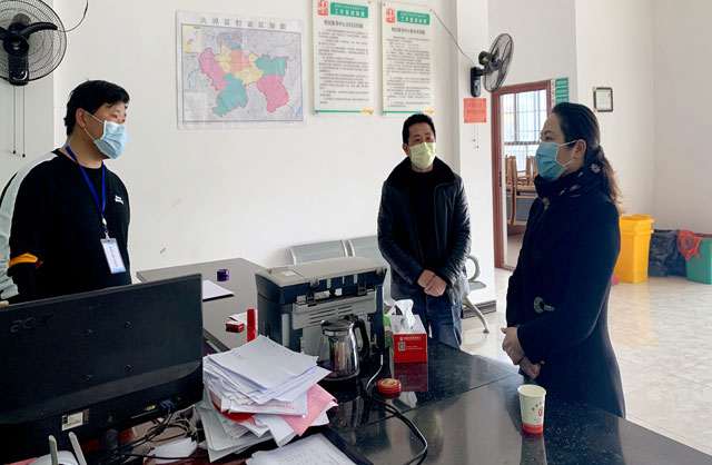 黄艳娥到罗市镇指导疫情防控和企业复工复产工作(图2)