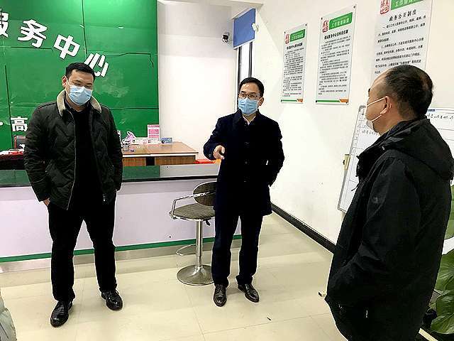 邓涛深入板桥乡督导疫情防控和企业复工复产工作(图1)