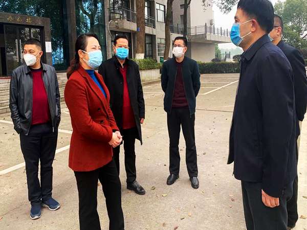黄艳娥指导调度高校疫情防控工作(图2)