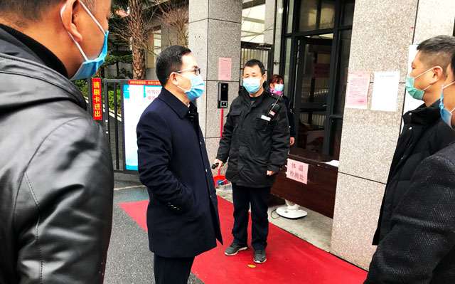 邓涛督导城区住宅小区疫情防控和环境卫生死角整治清零工作(图3)