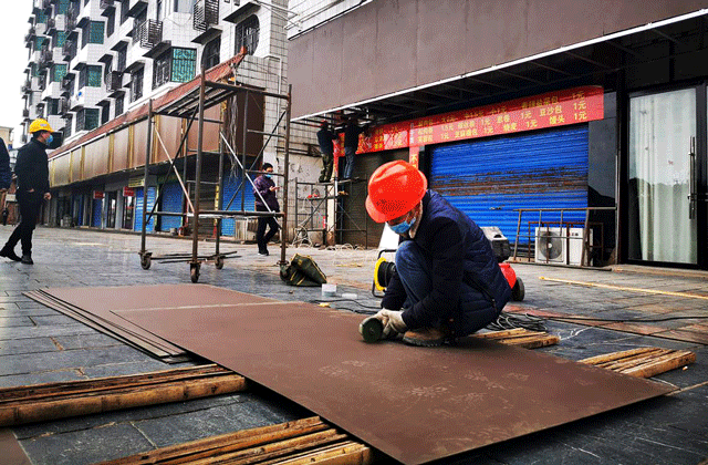 大祥区资江南路老旧小区立面改造项目安全复工(图4)