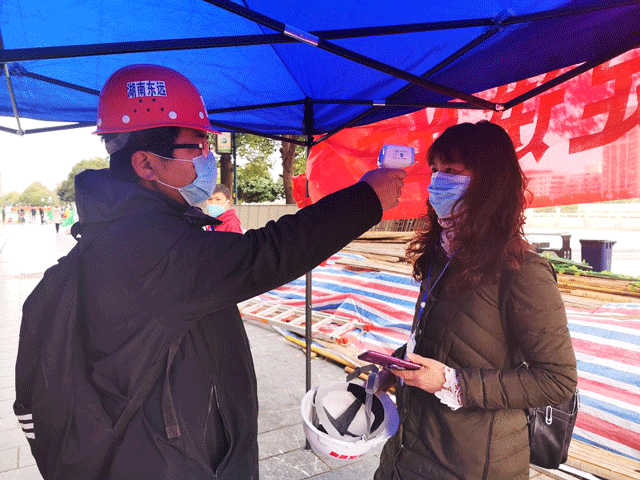 大祥区资江南路老旧小区立面改造项目安全复工(图3)