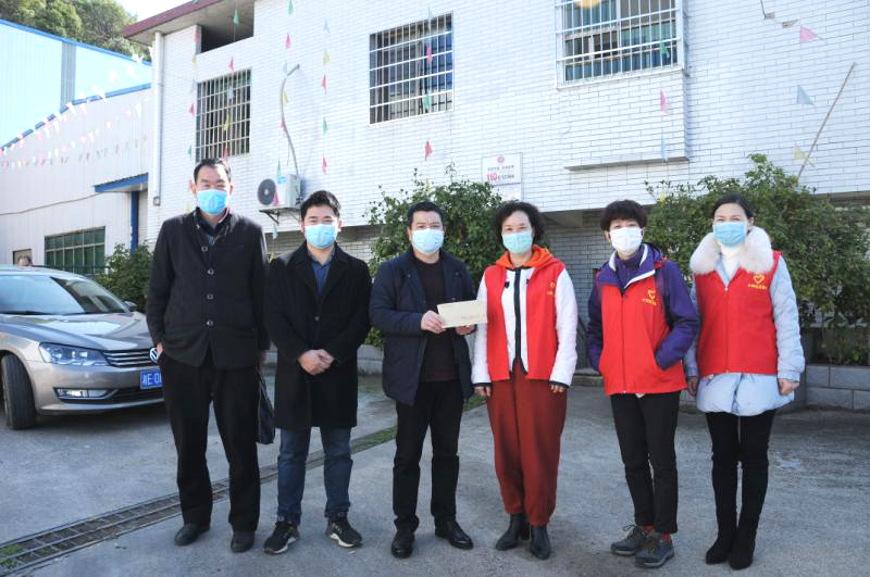 区总工会到防疫一线看望慰问基层工作人员(图5)