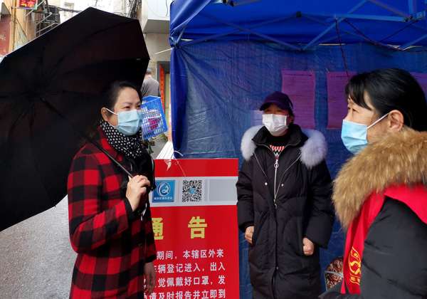 黄艳娥深入社区检查指导疫情防控工作(图2)
