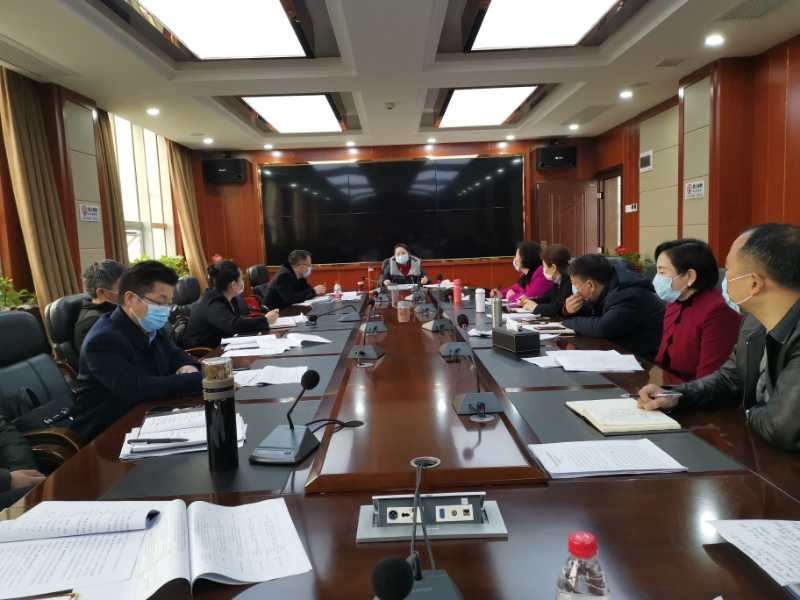 黄艳娥召开产业发展专题调度会(图2)