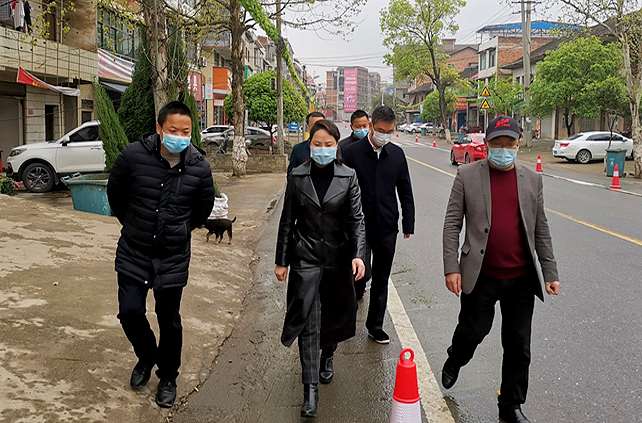 黄艳娥督导清明祭扫防疫工作(图1)