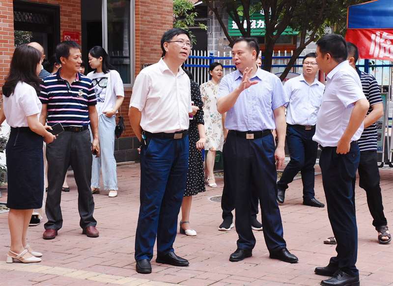 市人大代表来我区调研中小学校幼儿园建设工作(图2)