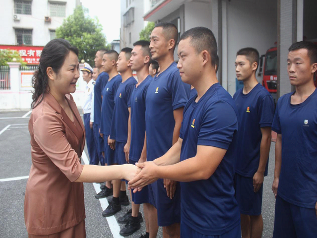“八一”前夕，大祥区领导走访慰问驻区部队(图2)