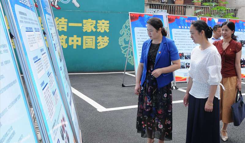 黄艳娥调研基层党建工作(图2)