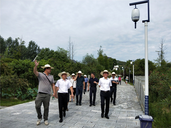 邓涛现场调度蔡锷故里文化博览园建设(图2)